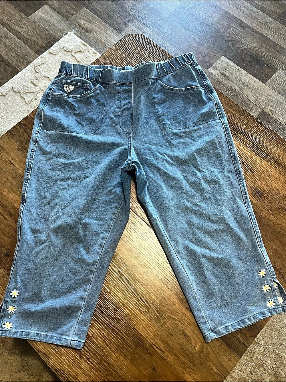 Dream Jeannes quacker factory Capri Pants Floral Hem in Blue
